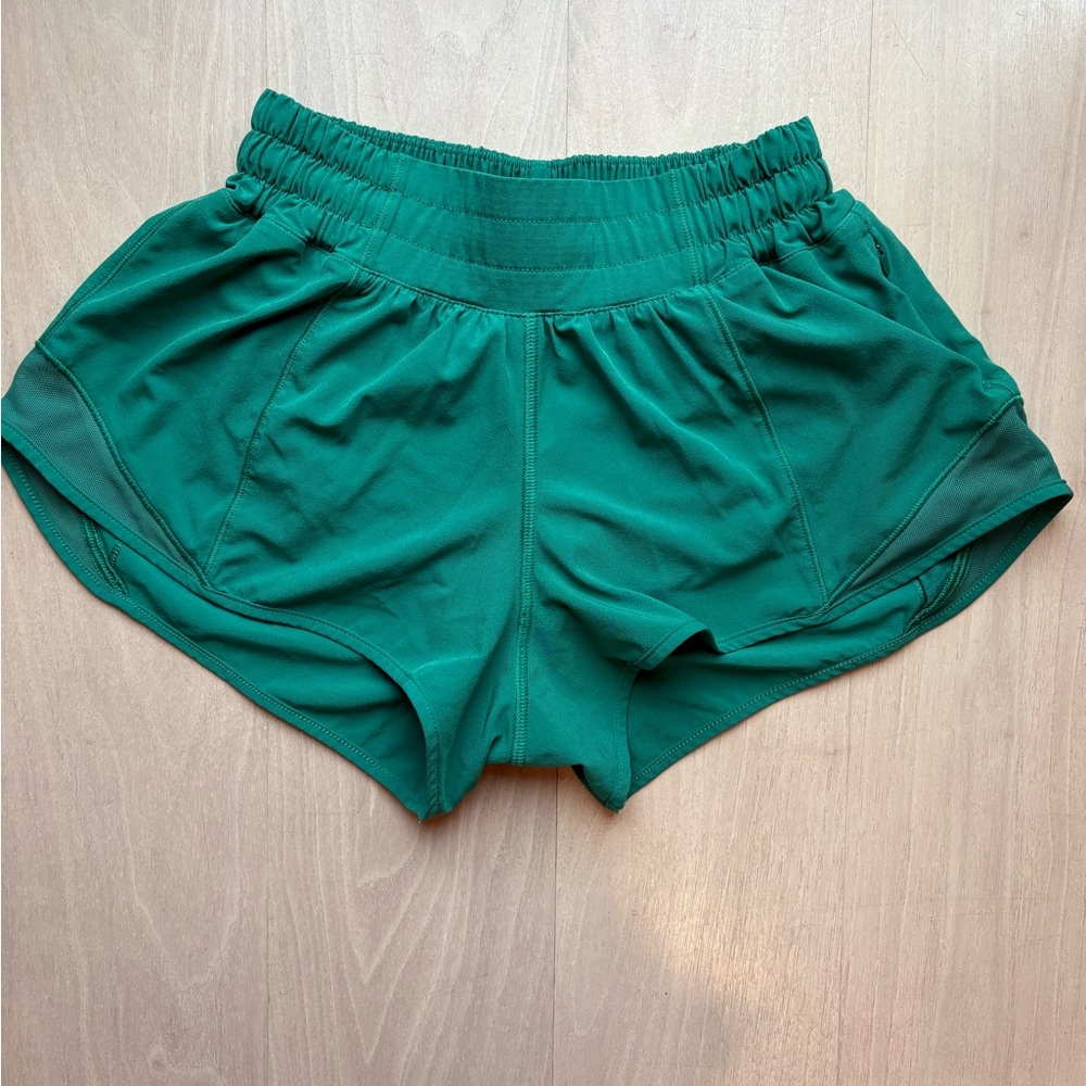 Lululemon Athletica Green Athletic Shorts (2.5)